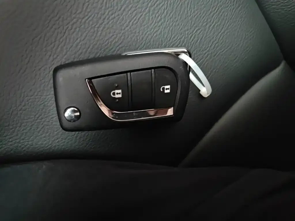 Toyota RAV4 — фото 10