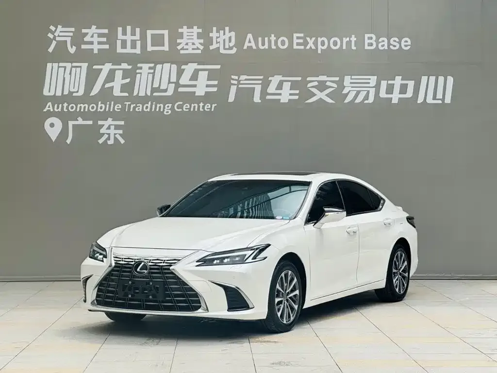Lexus ES — фото 1