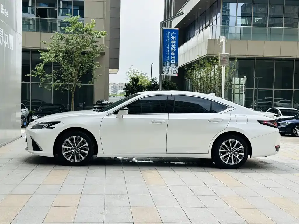 Lexus ES — фото 9
