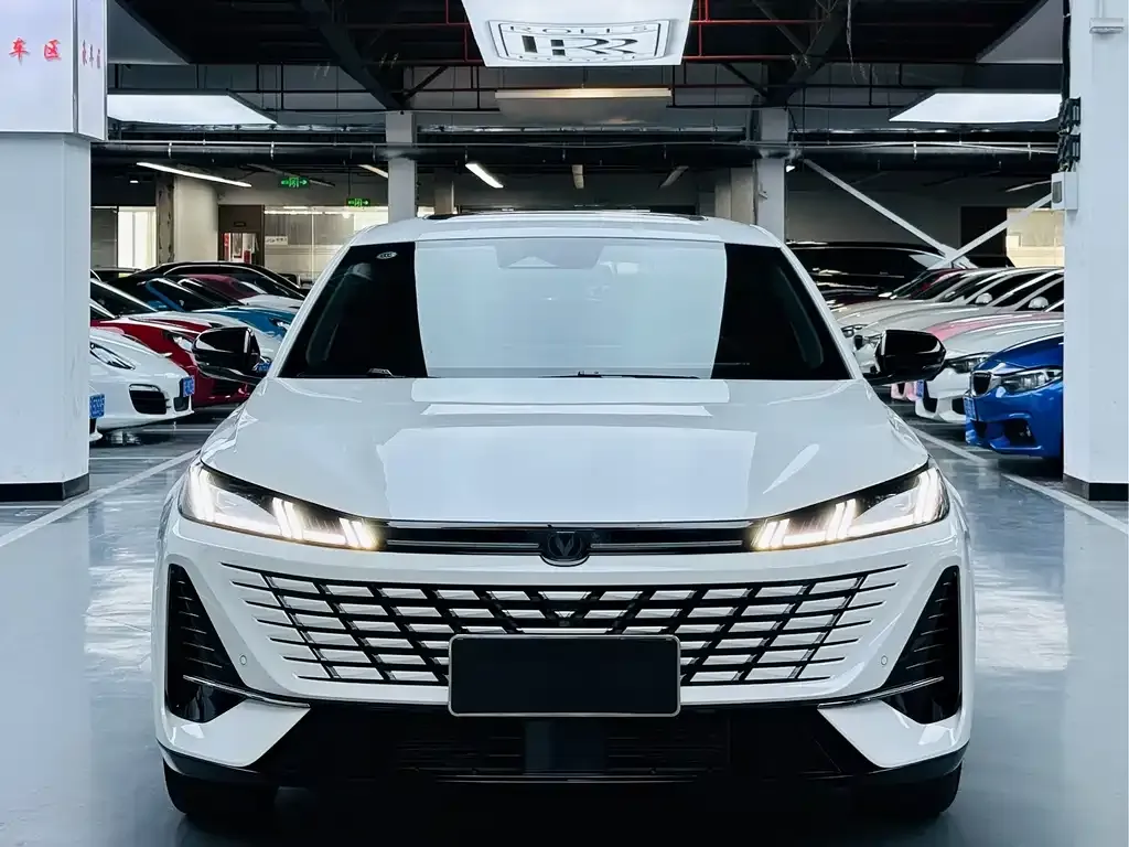 Changan Eado — фото 10