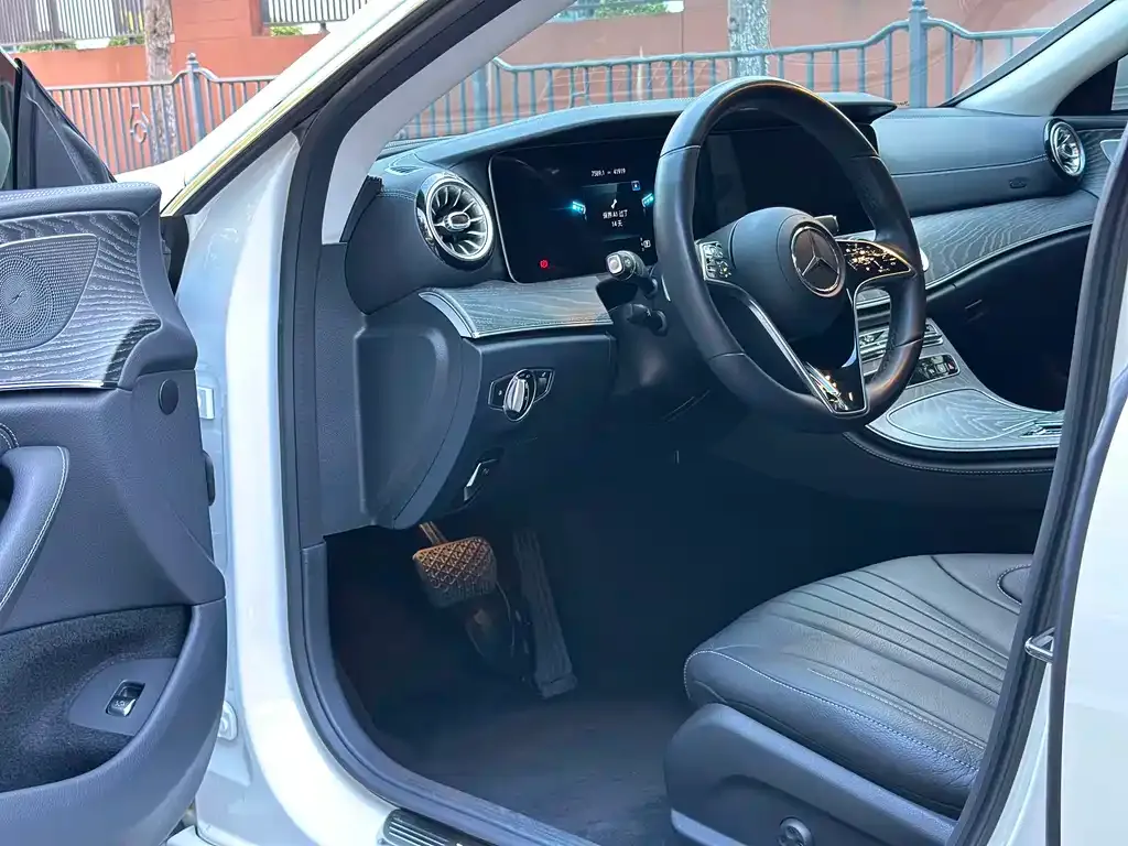 Mercedes-Benz CLS — фото 6