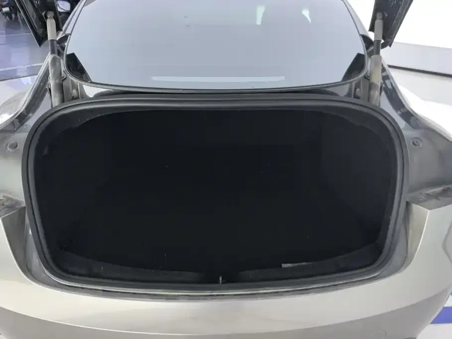 Tesla Model 3 — фото 4
