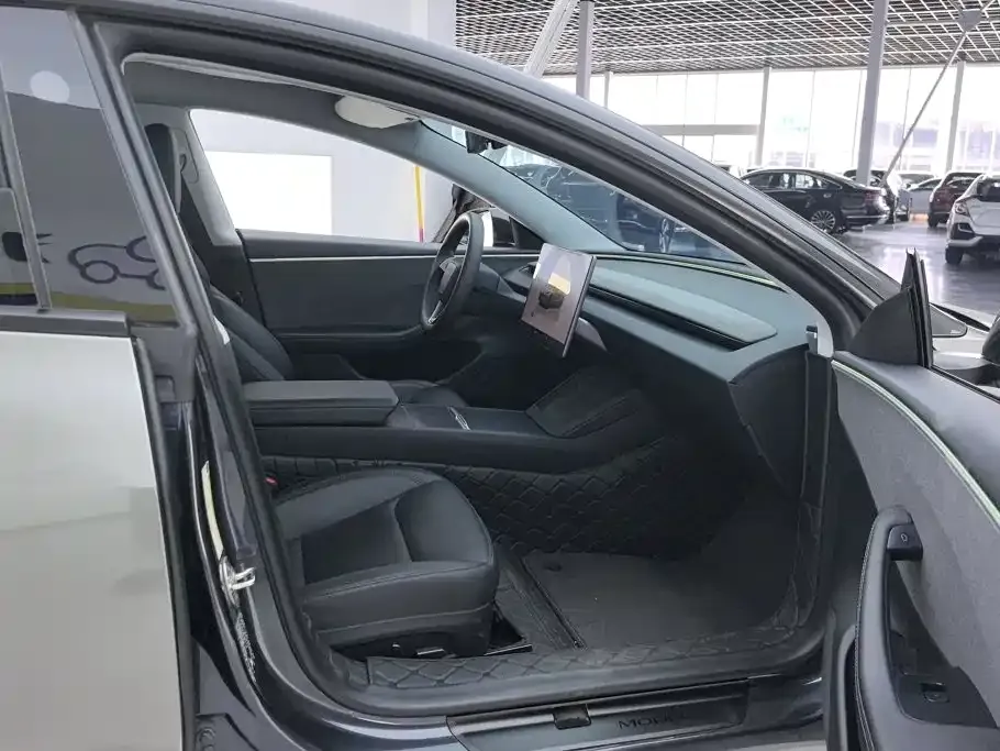 Tesla Model 3 — фото 10