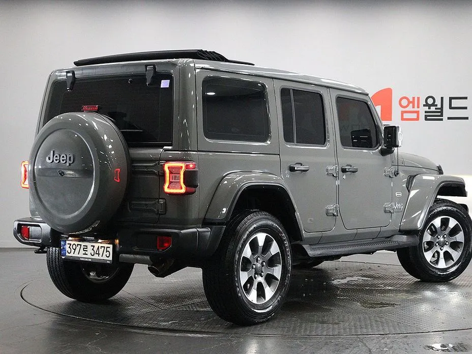 Jeep Wrangler — фото 8