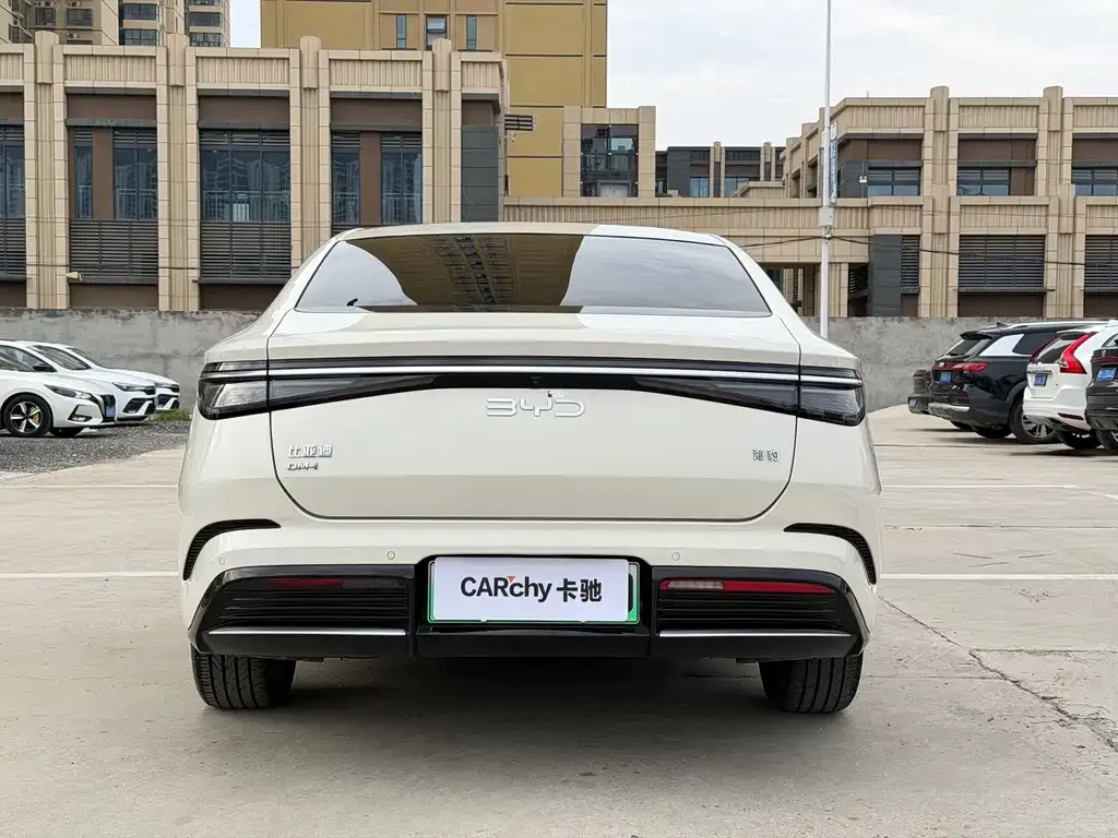 BYD Seal — фото 3