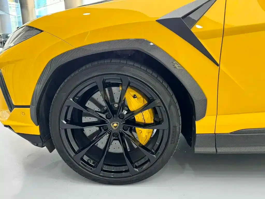 Lamborghini Urus — фото 7