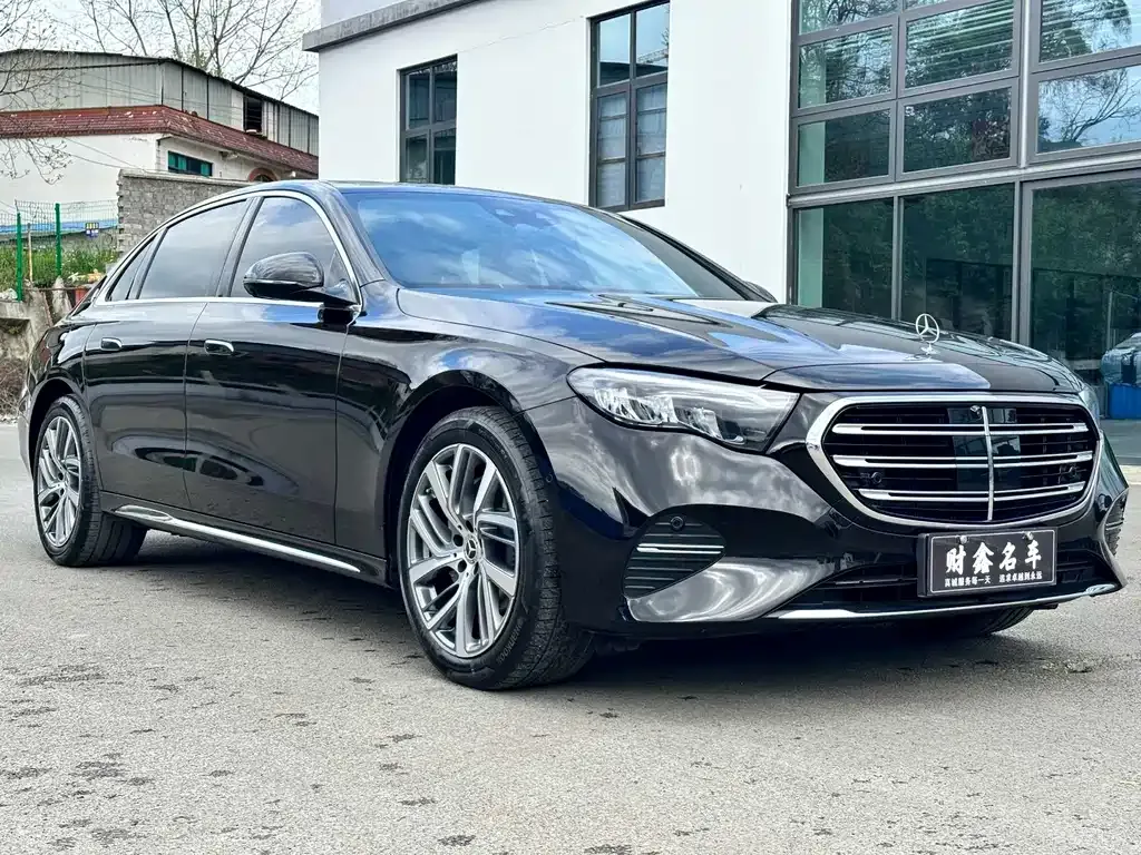 Mercedes-Benz E-Class — фото 10