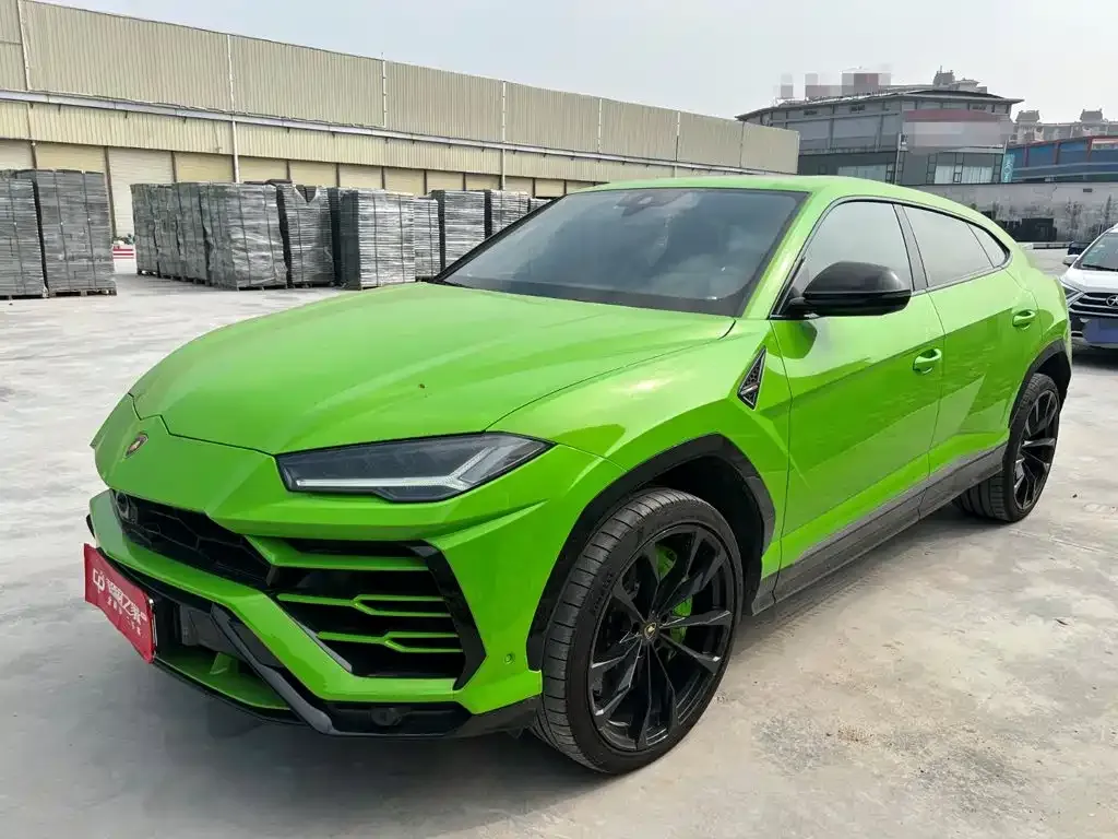 Lamborghini Urus — фото 1