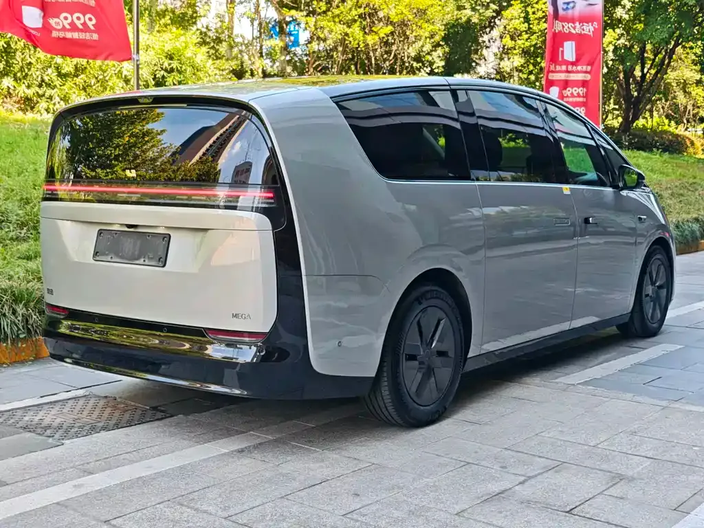 Li Auto MEGA — фото 5