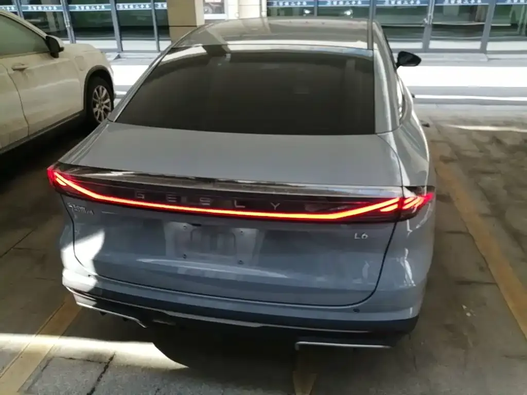Geely Galaxy L6 — фото 10