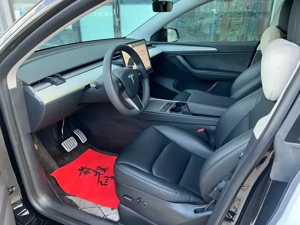 Tesla Model Y — фото 8