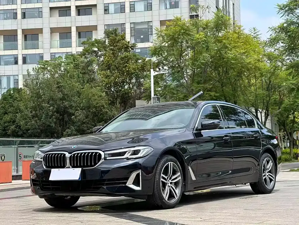 BMW 5 Series — фото 1