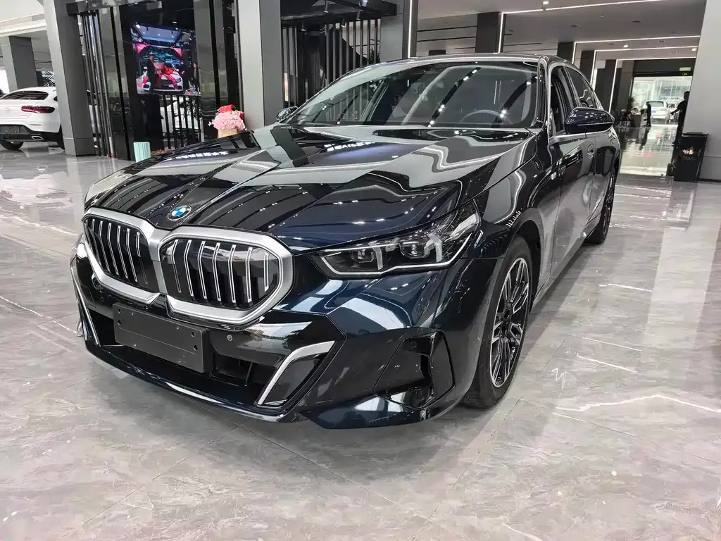 BMW 5 Series — фото 1