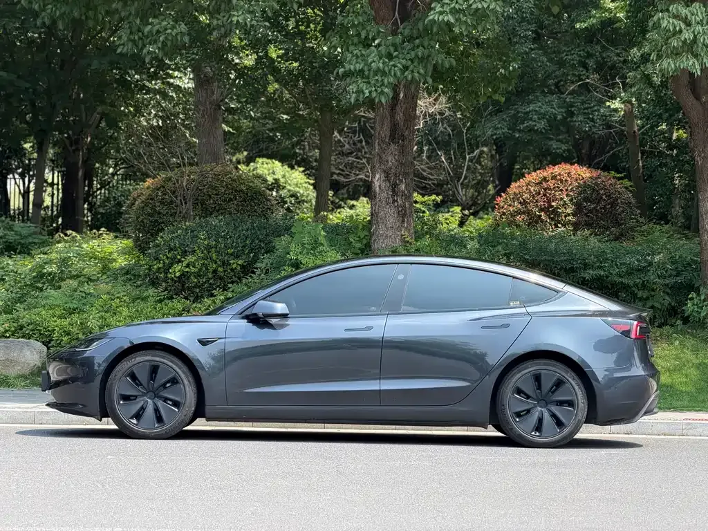 Tesla Model 3 — фото 9