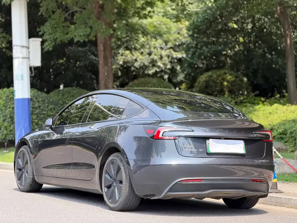 Tesla Model 3 — фото 3