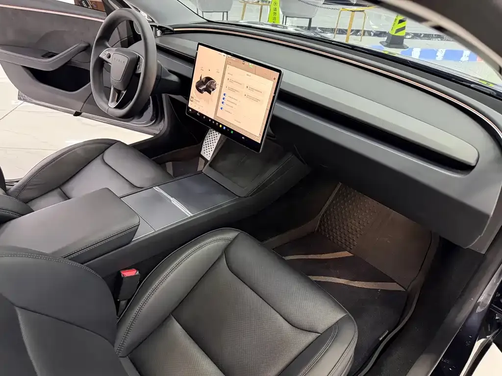 Tesla Model 3 — фото 10