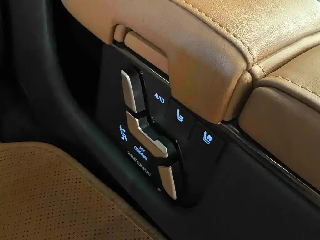 Toyota Vellfire — фото 2