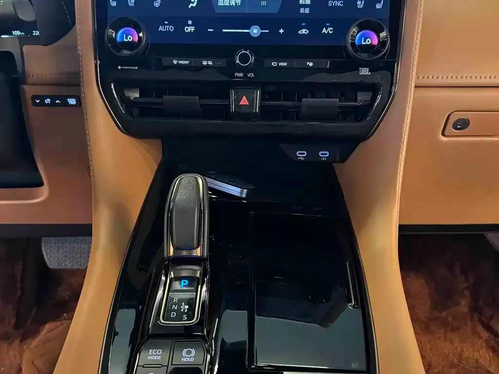 Toyota Vellfire — фото 3