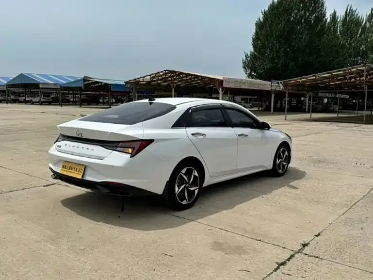 Hyundai Elantra — фото 4