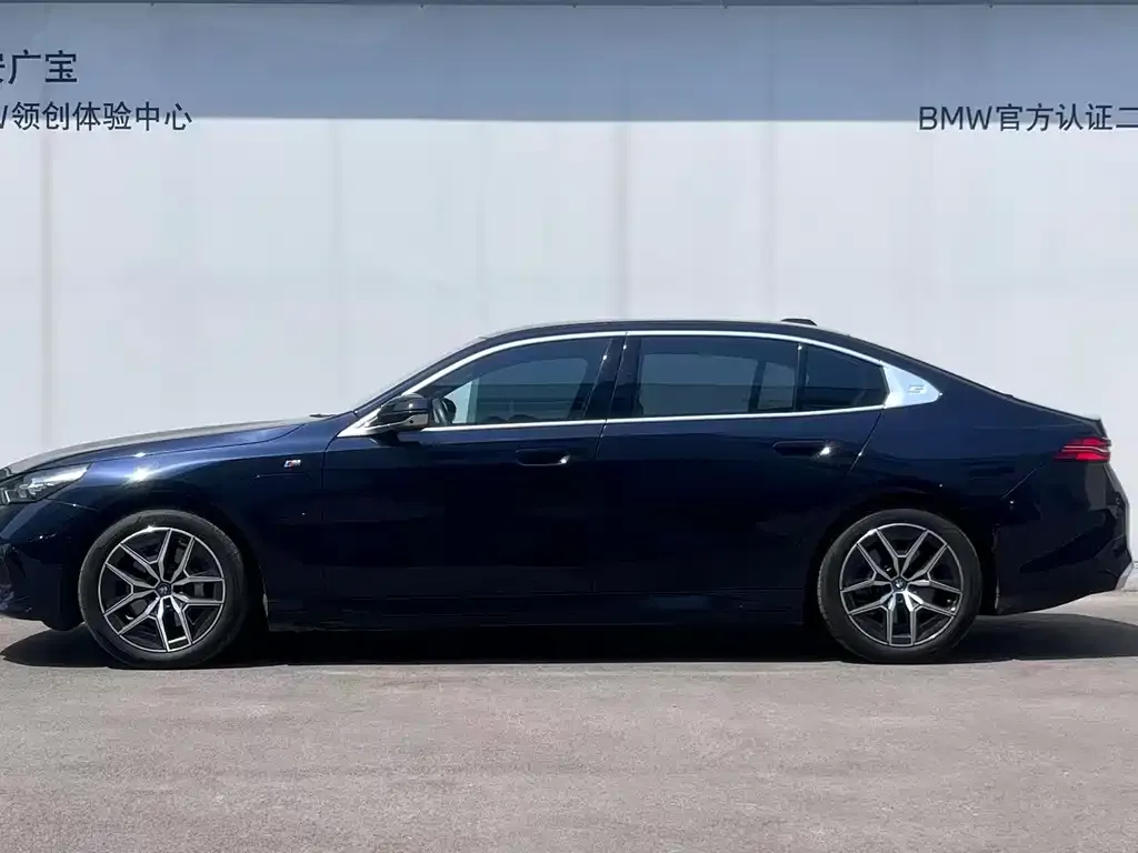 BMW i5 — фото 8