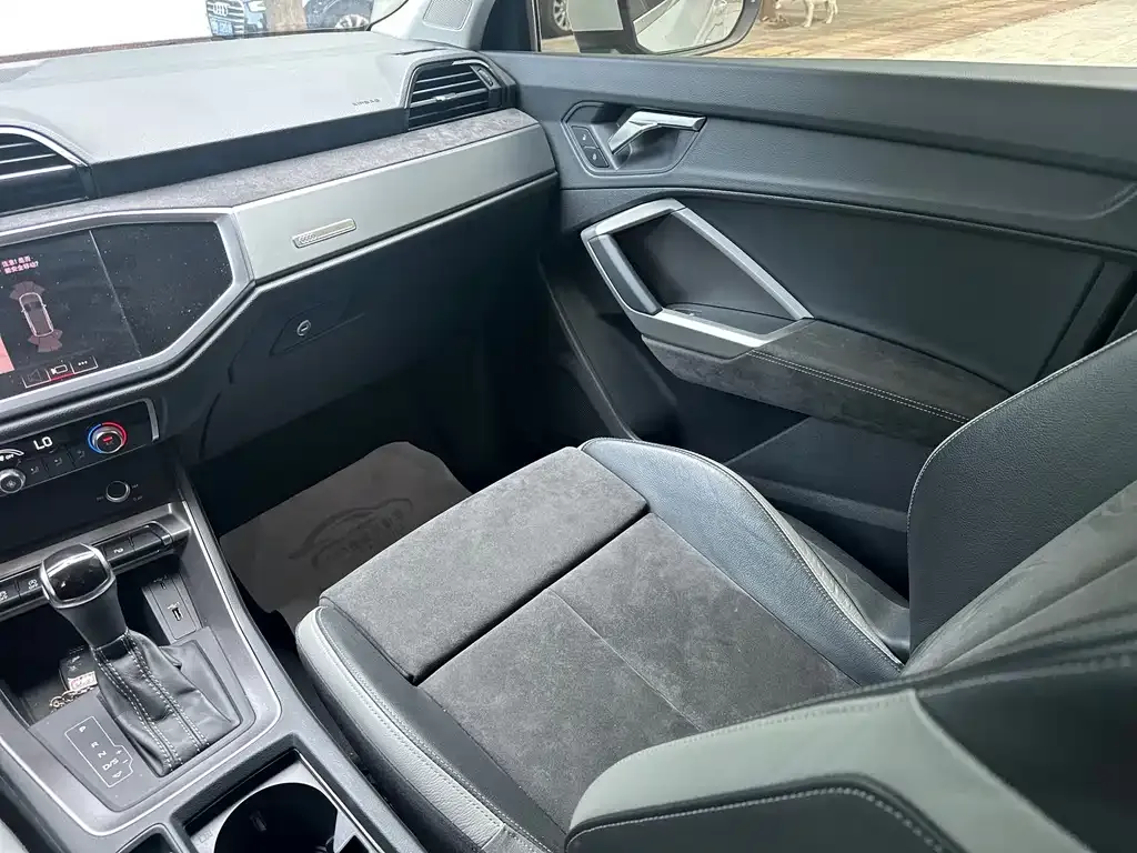 Audi Q3 — фото 7