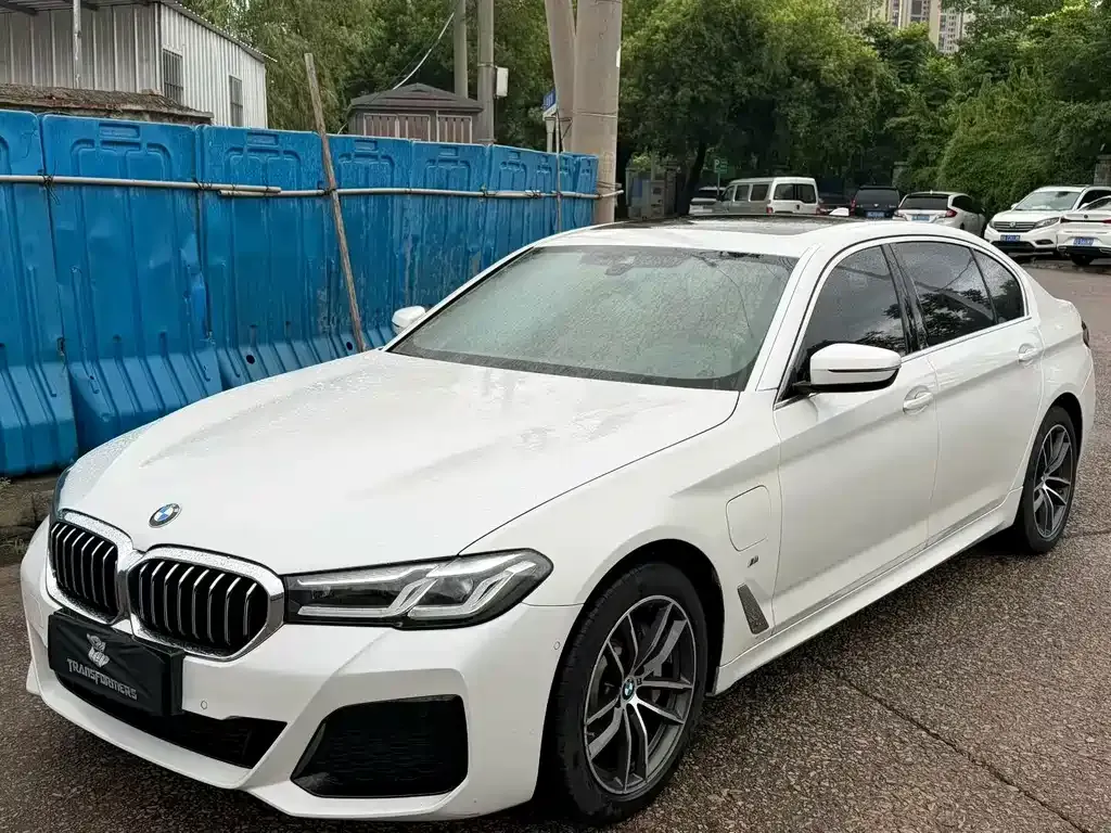 BMW 5 Series New Energy — фото 1