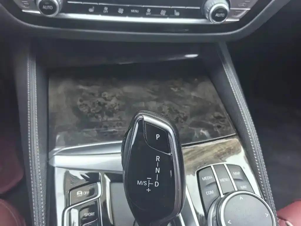 BMW 5 Series New Energy — фото 2