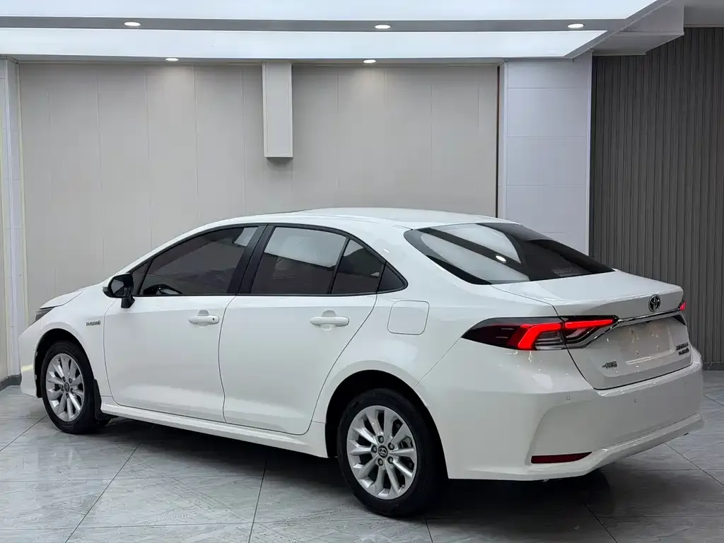 Toyota Corolla — фото 2
