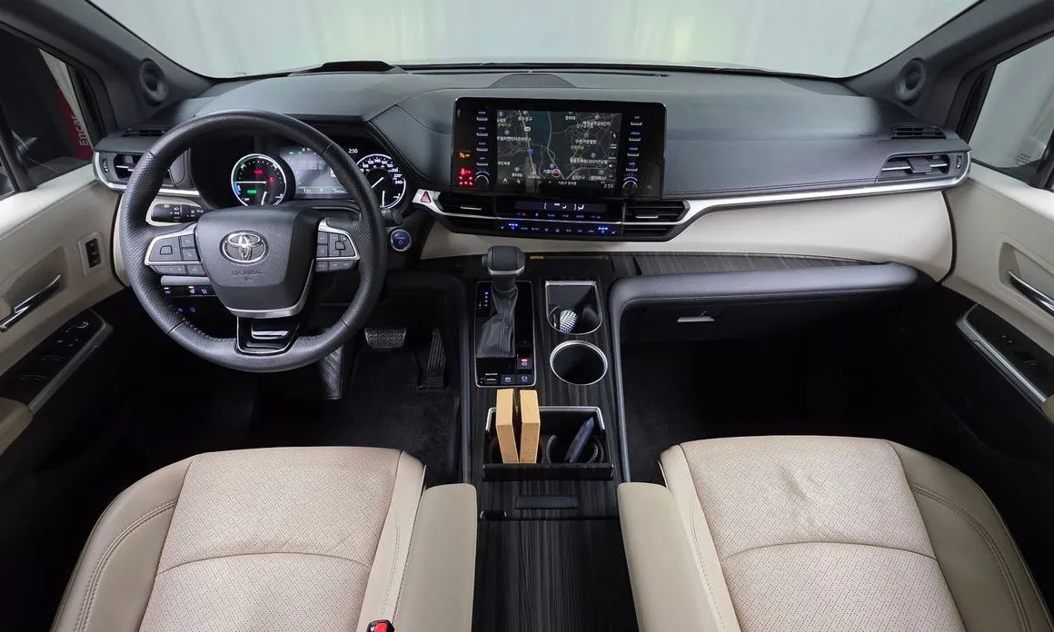 Toyota Sienna — фото 9