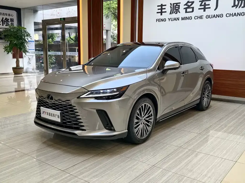 Lexus RX — фото 1