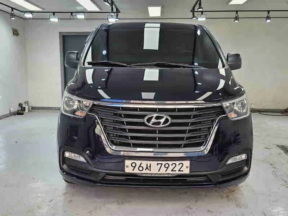 Hyundai Starex — фото 1