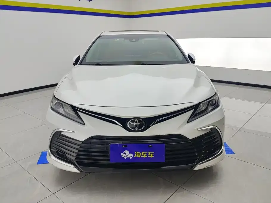 Toyota Camry — фото 5