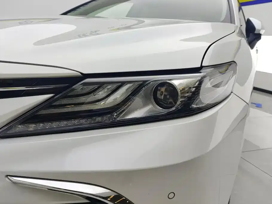 Toyota Camry — фото 3