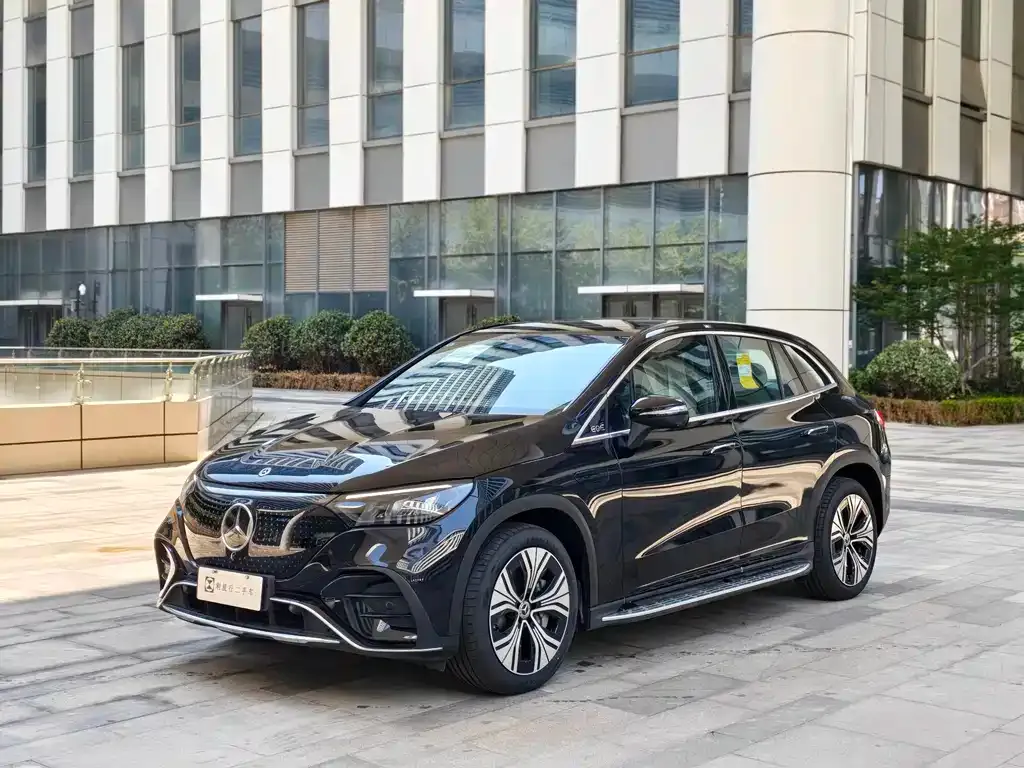 Mercedes-Benz EQE SUV — фото 1