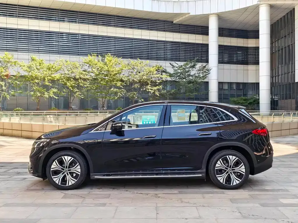 Mercedes-Benz EQE SUV — фото 3