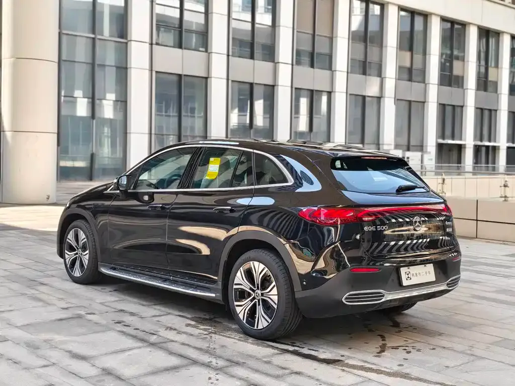 Mercedes-Benz EQE SUV — фото 6