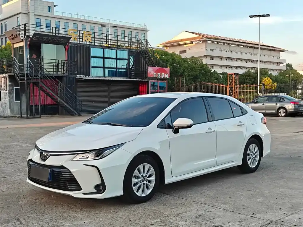 Toyota Corolla — фото 1