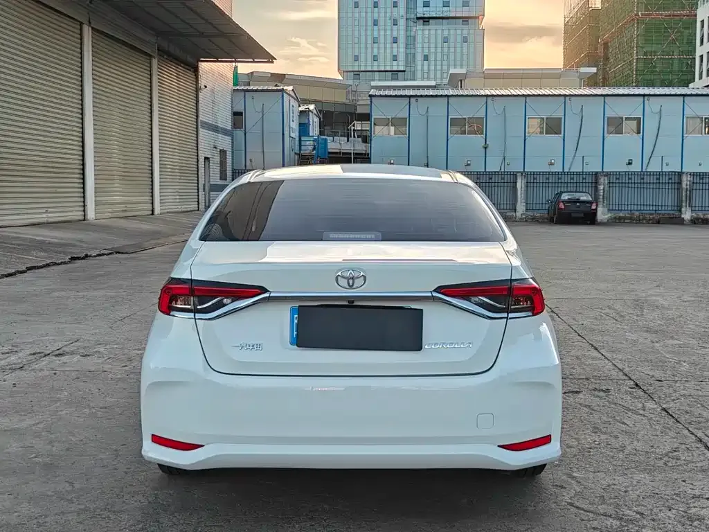 Toyota Corolla — фото 6