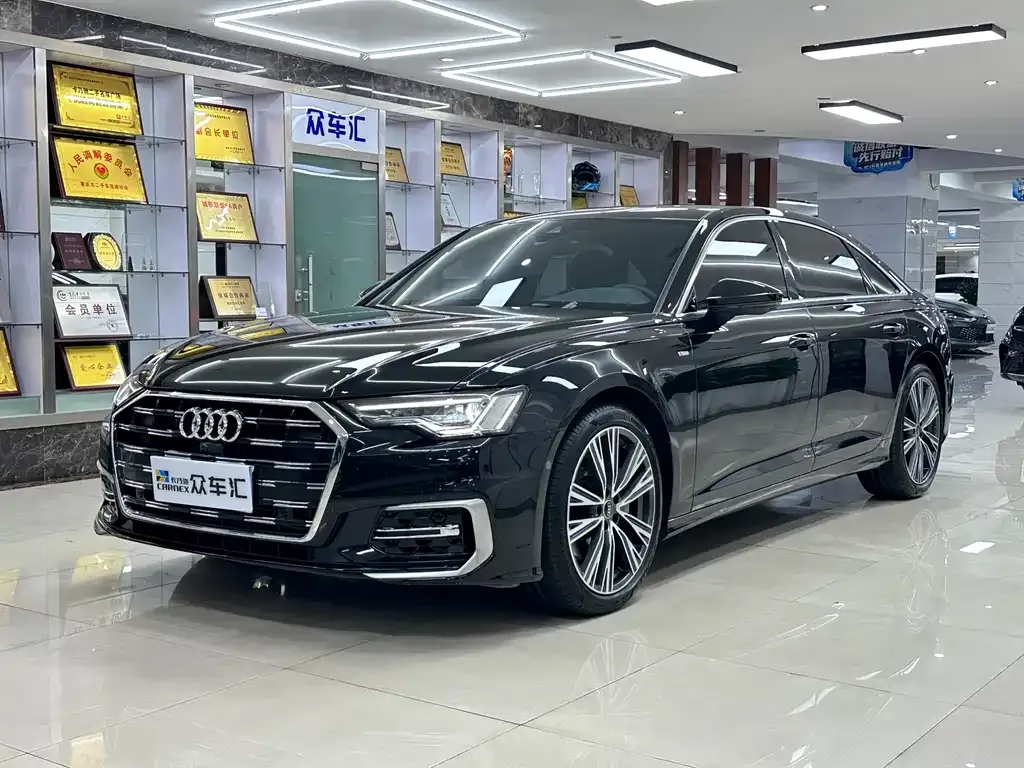 Audi A6L — фото 1