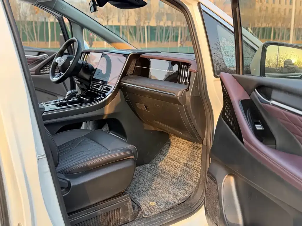 GAC Motor Trumpchi M8 — фото 8