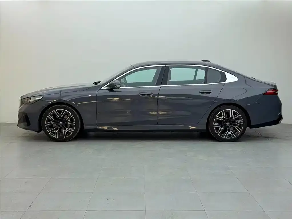 BMW 5 Series — фото 5