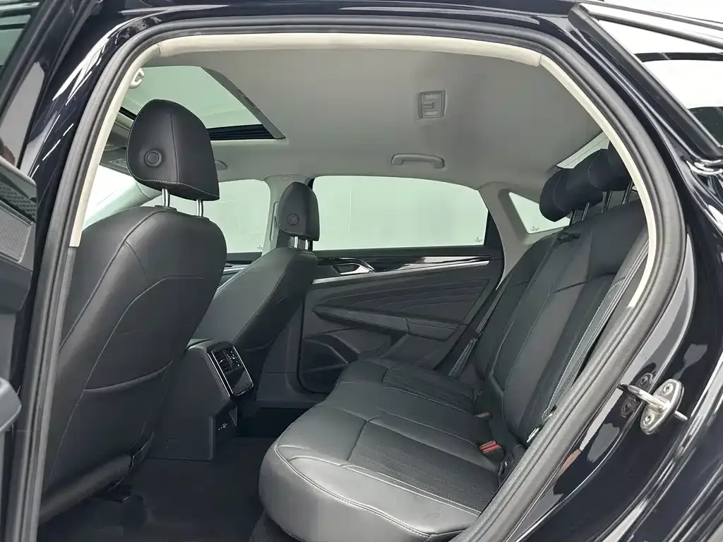 Volkswagen Passat — фото 10