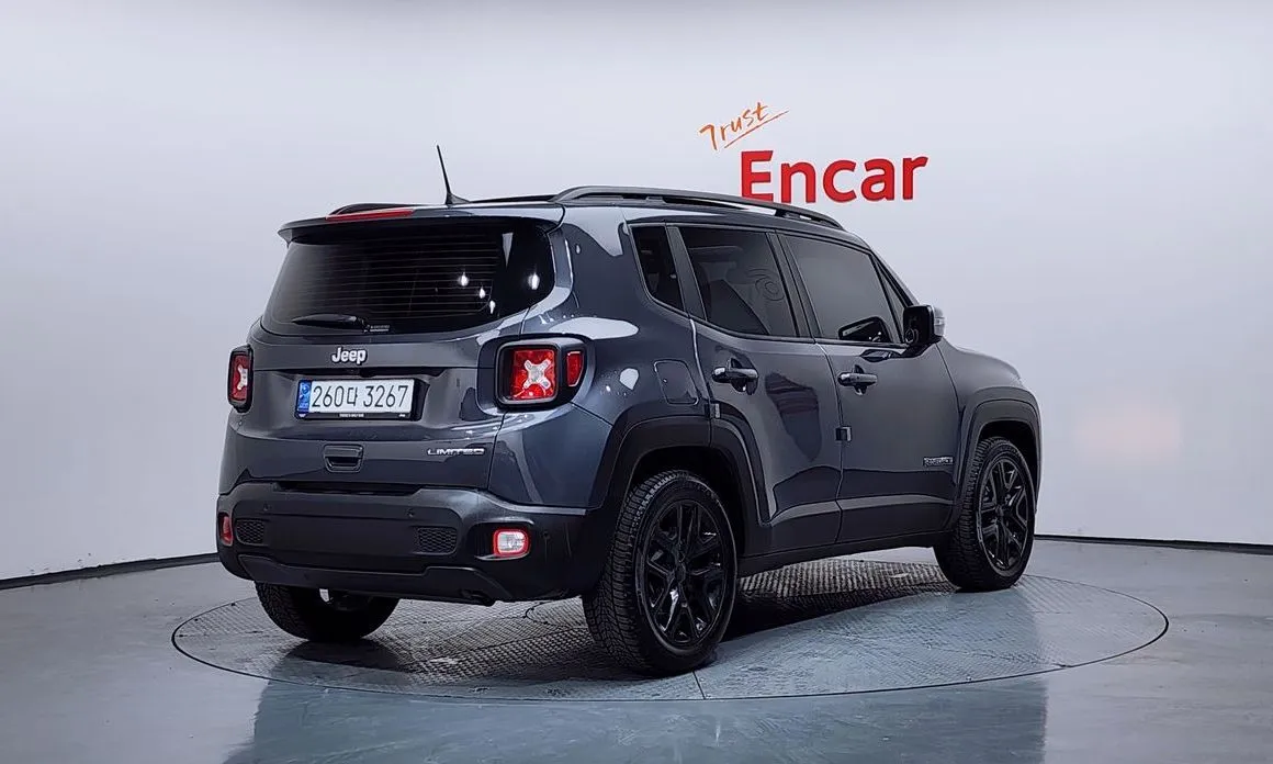 Jeep Renegade — фото 9