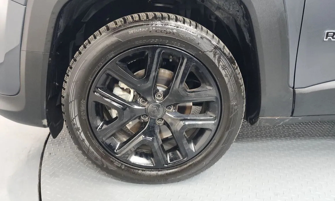 Jeep Renegade — фото 10