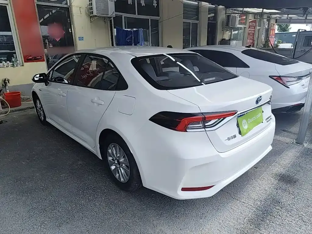 Toyota Corolla — фото 10