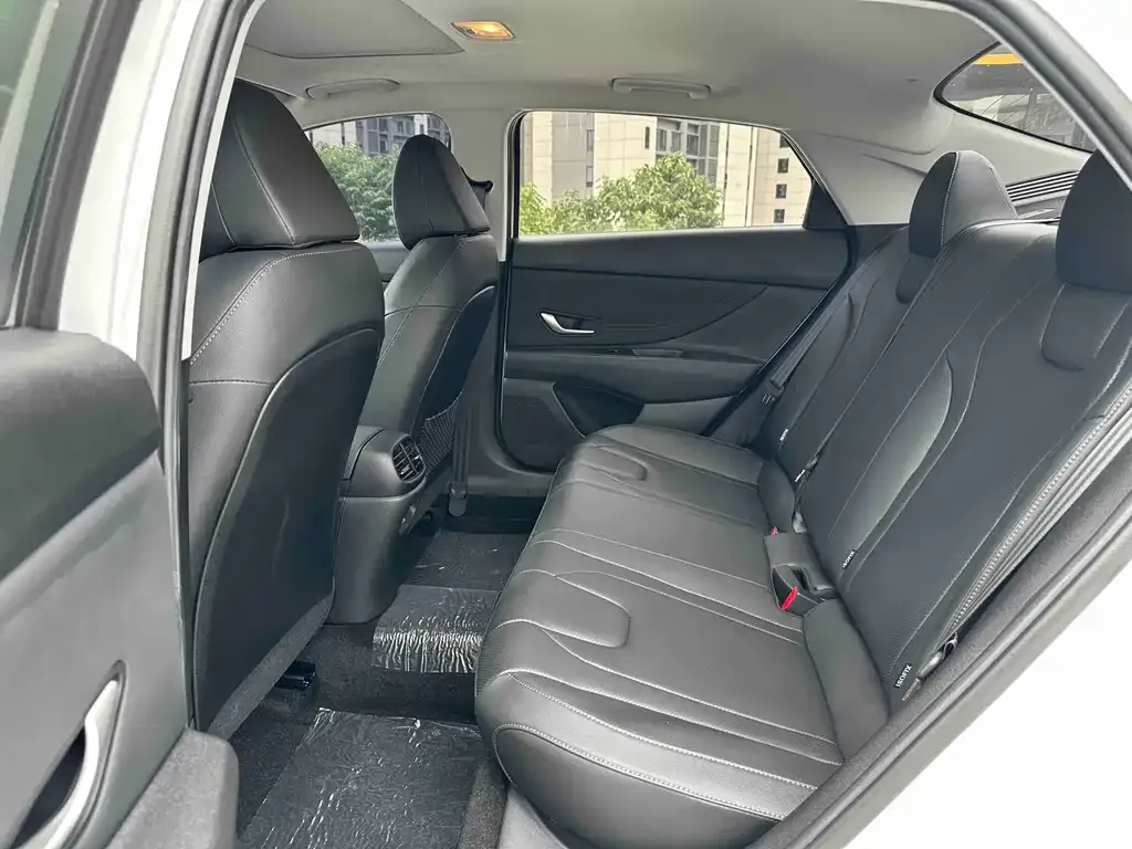 Hyundai Elantra — фото 4