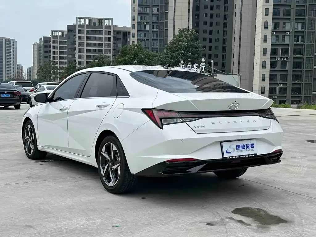 Hyundai Elantra — фото 8
