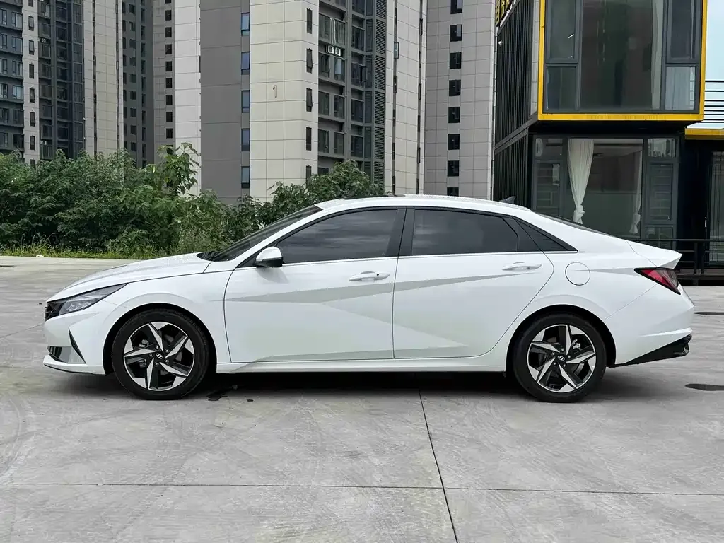 Hyundai Elantra — фото 6
