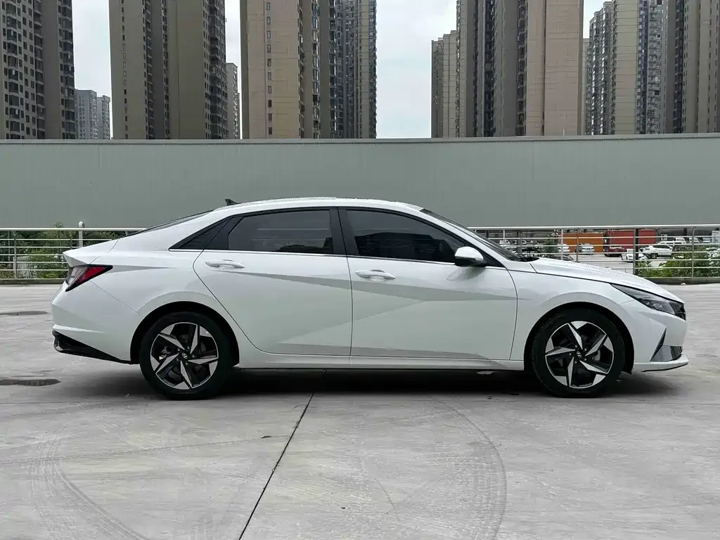 Hyundai Elantra — фото 9