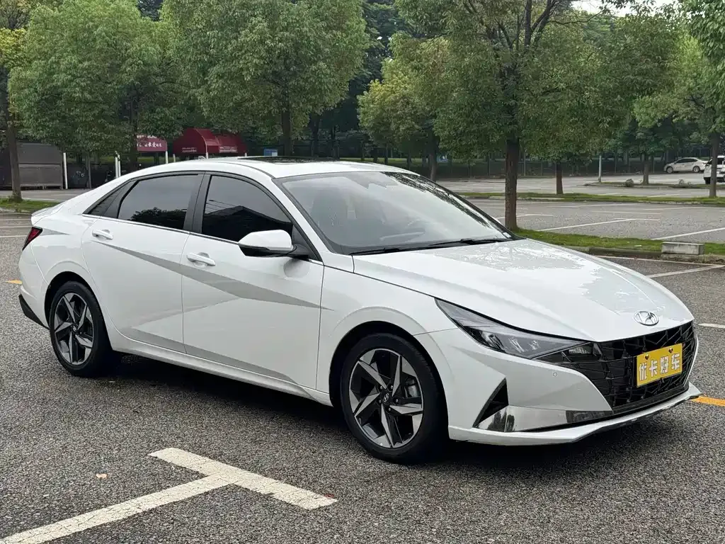 Hyundai Elantra — фото 9